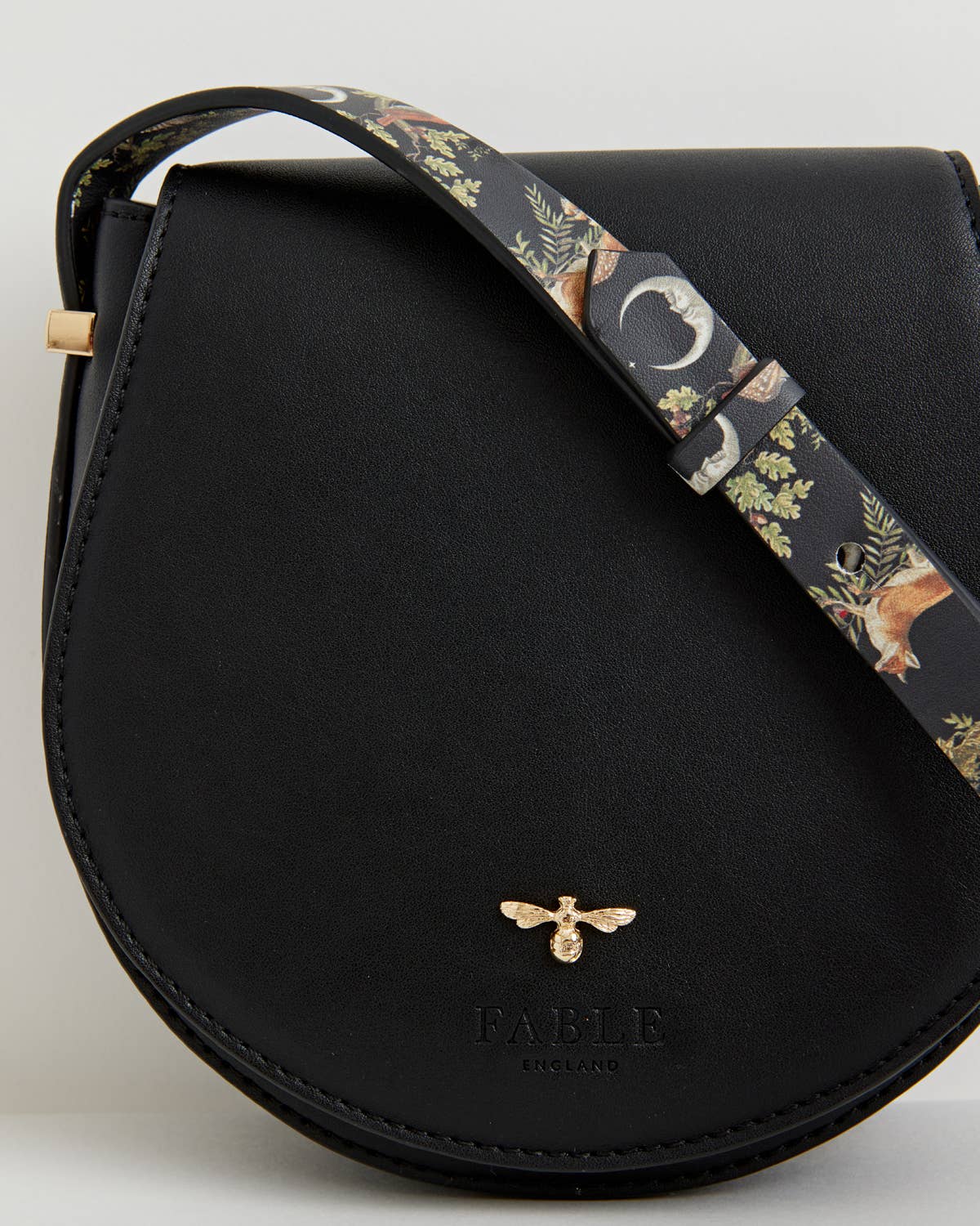 A Night's Tale Saddle Purse Black - UK, US & EU