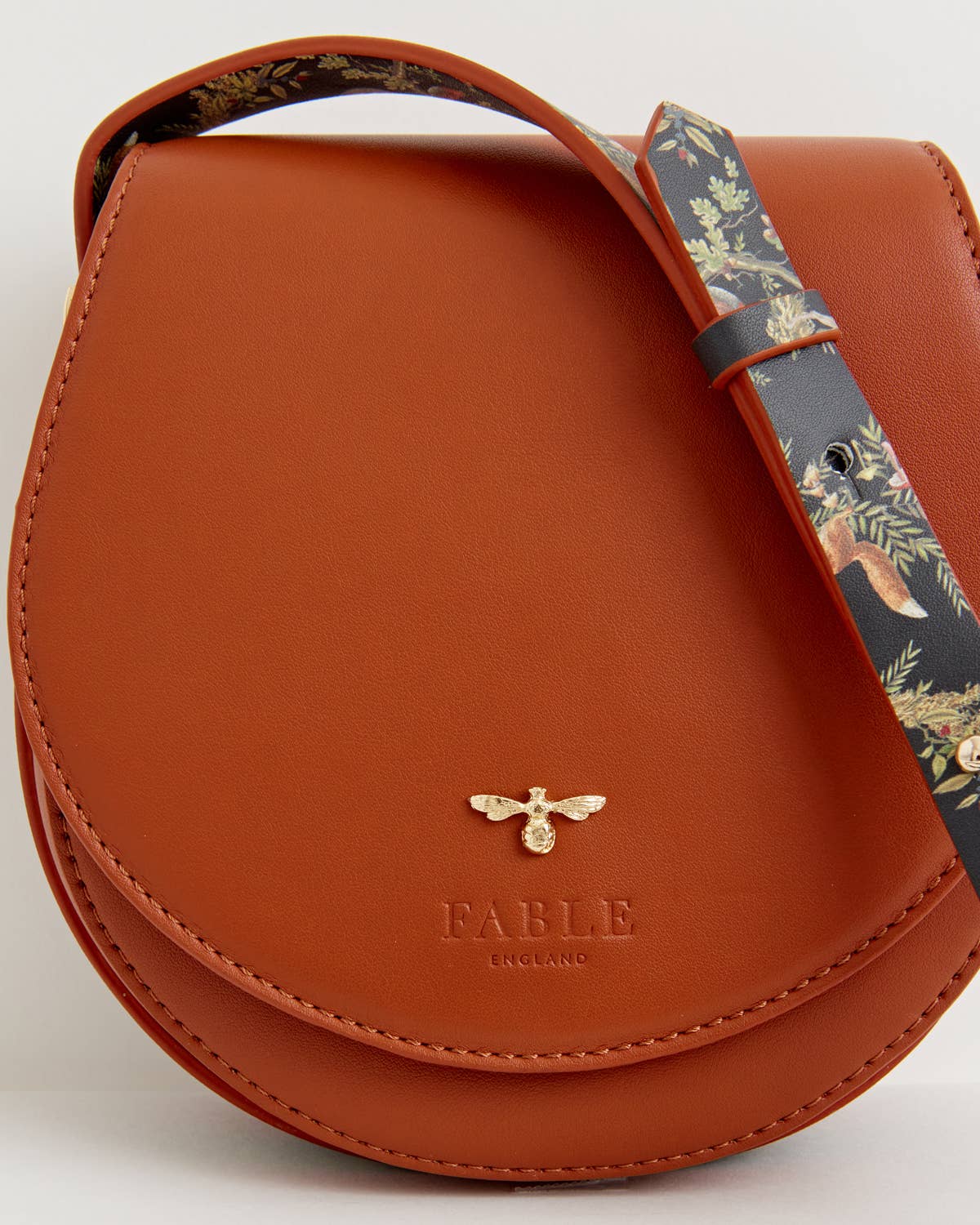 FABLE A Night's Tale Saddle Purse Tan - US Only
